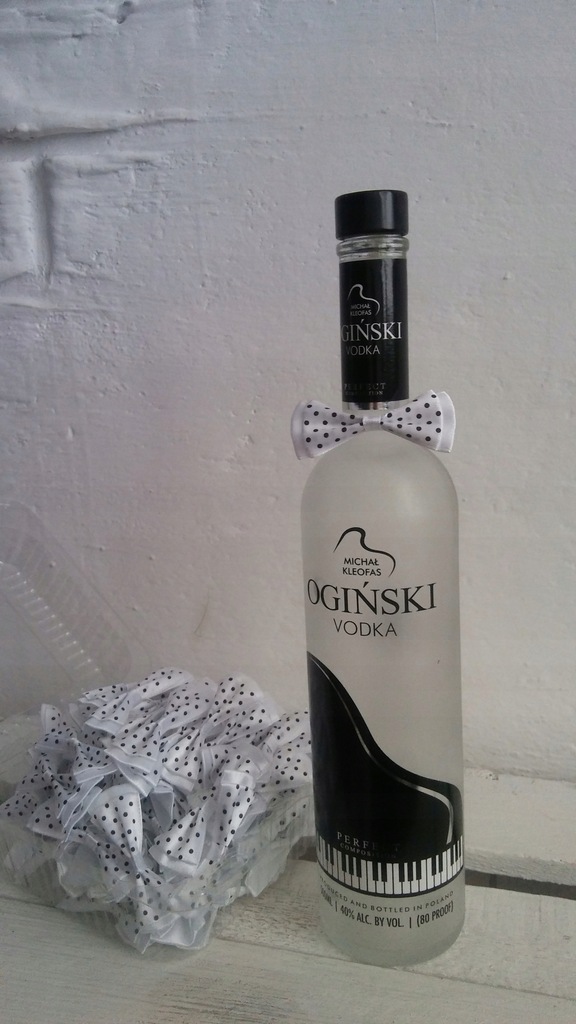 Zawieszki muszki na alkohol butelki na gumce