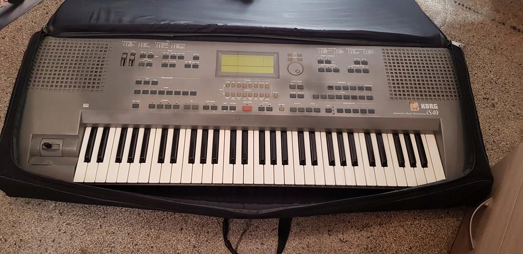 Keyboard korg is40