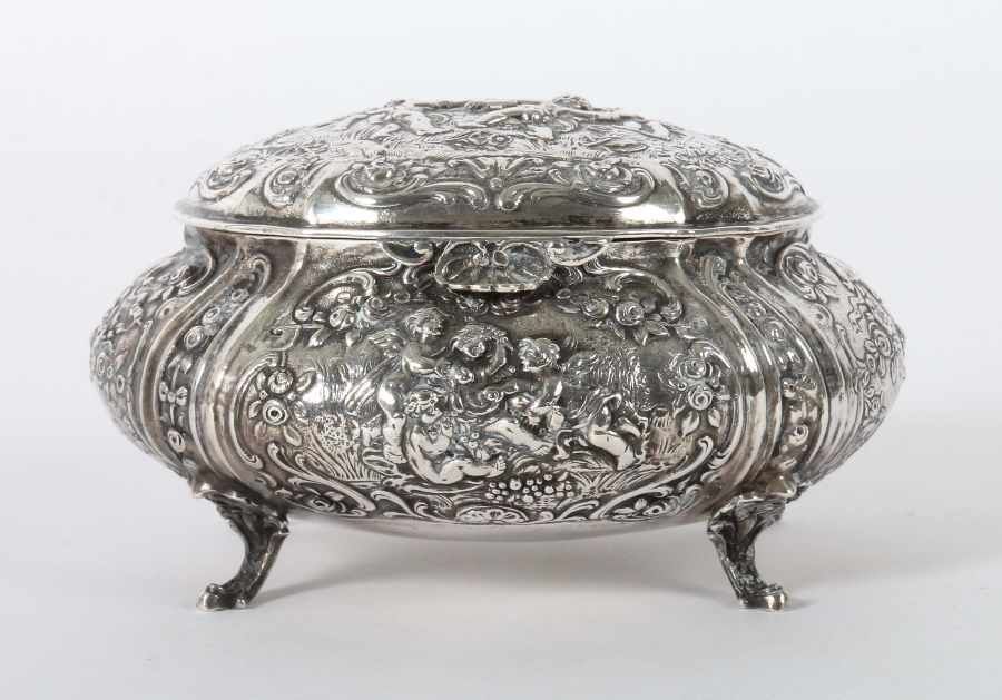 Cukiernica srebrna koniec XIX wieku 15 /8cm pr 800