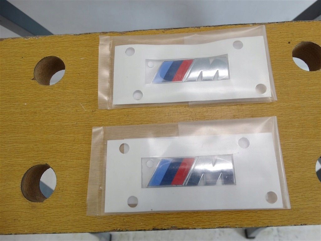 EMBLEMAT ZNACZEK BMW M NA BŁOTNIK 5114805881 NOWY
