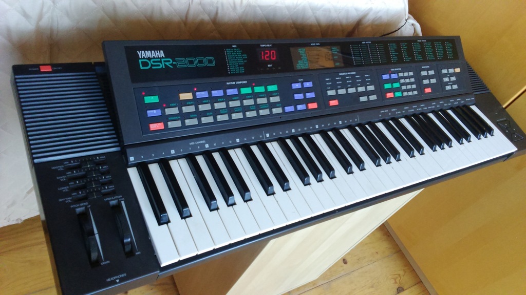 Stary syntezator YAMAHA DSR-2000 MIDI Digital FM