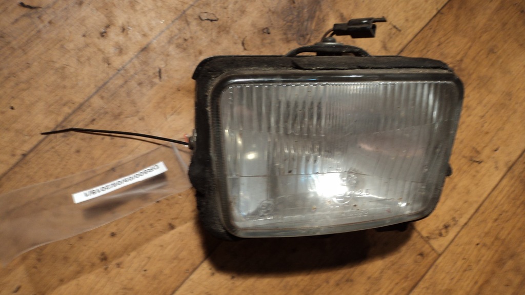 LAMPA PRZOD PRZEDNIA REFLEKTOR SUZUKI DR 600 650
