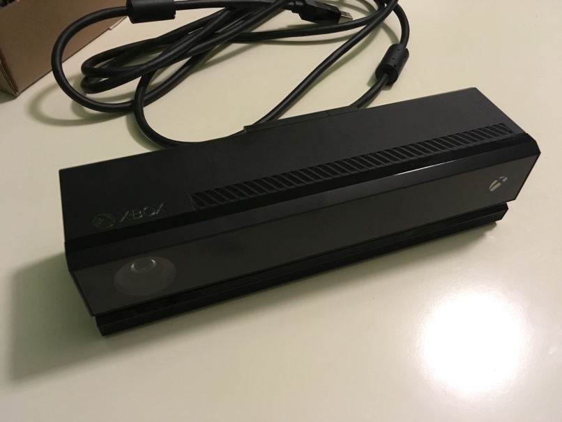 Kinect Xbox One wraz z adapterem do Xbox One S/X
