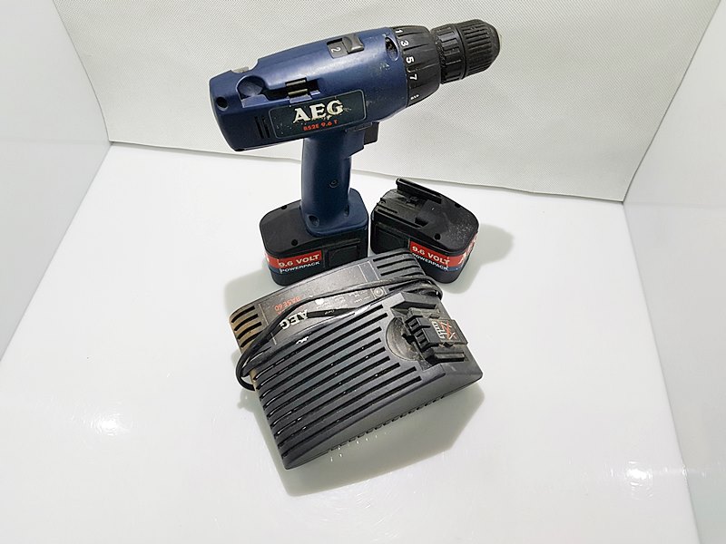 WKRĘTARKA AEG BS2E 9.6 T + ŁADOWARKA, DRUGI AKU