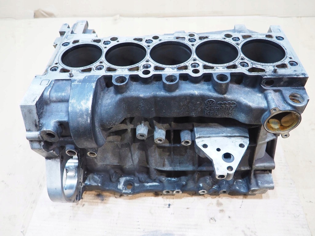 VW T5 TOUAREG 2.5 TDI BAC BLOK SILNIKA 070103021C