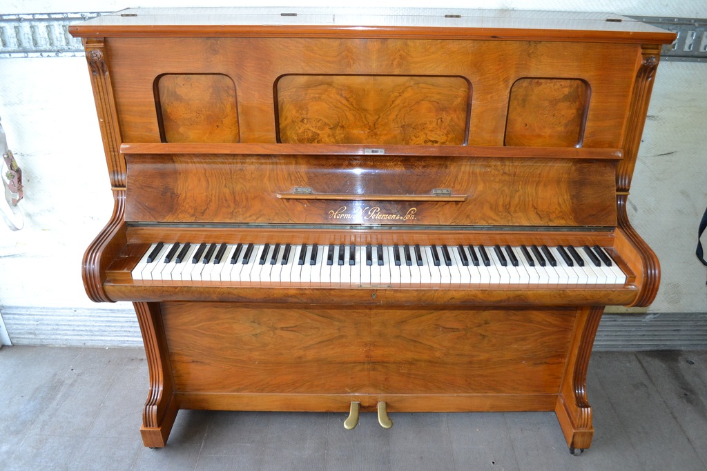 PIANINO DUŃSKIE Herm: N. Petersen & Fon