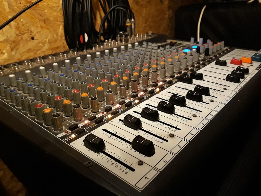 Behringer EUROPOWER PMP5000 　ミキサー Behringer EUROPOWER PMP5000 Powered Mixer Pmp5000 | Guitar