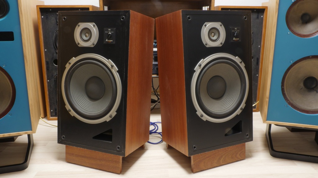 Mitsubishi Diatone DS-30. Łączy z muzyką.