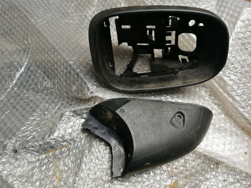 Obudowa ramka lusterka P Volvo s40 v50 po 06r