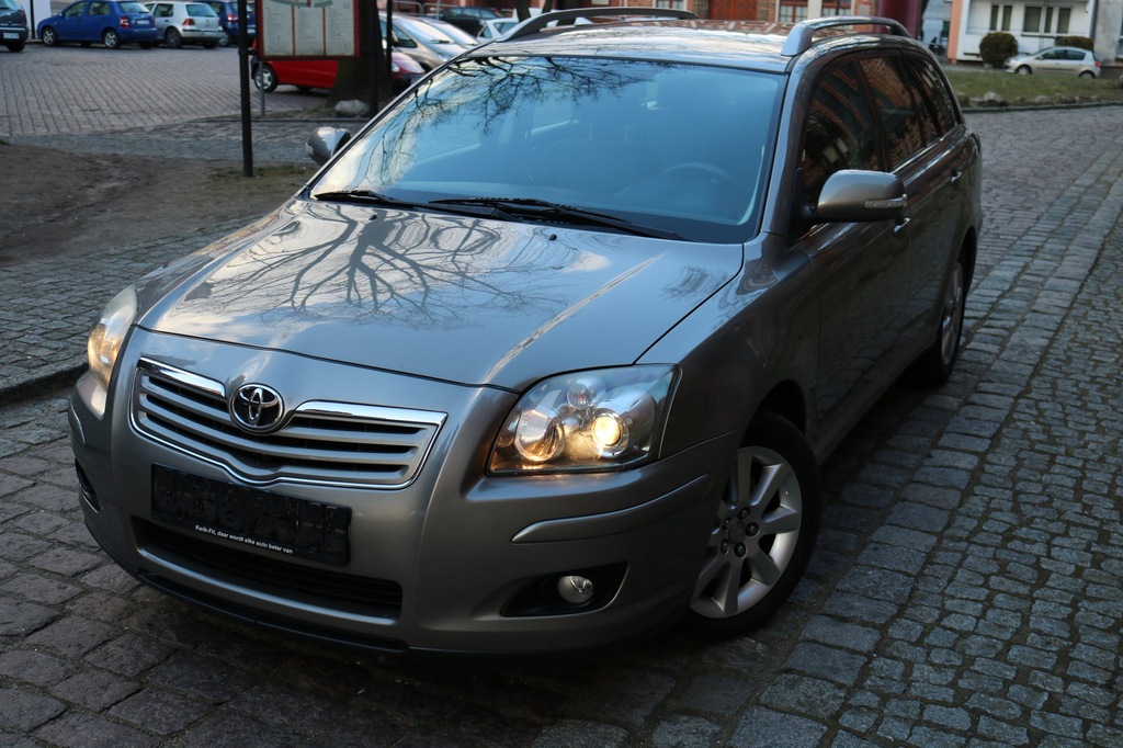 Toyota avensis 2008 универсал