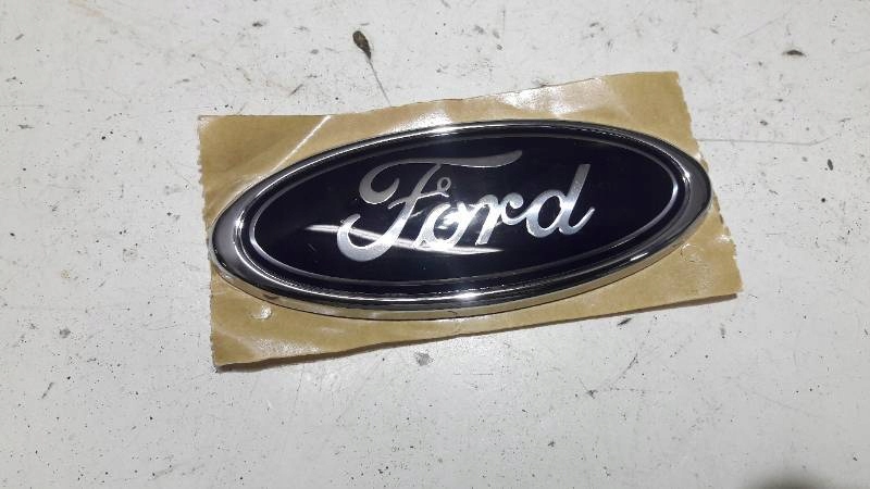 95GB-F425A52-CB EMBLEMAT FORD FOCUS MK1`