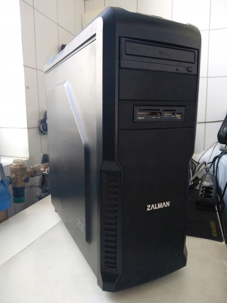 FX6100 3,3GHz 16GB DDR3 HD5570 SSD256 + 1TB HDD