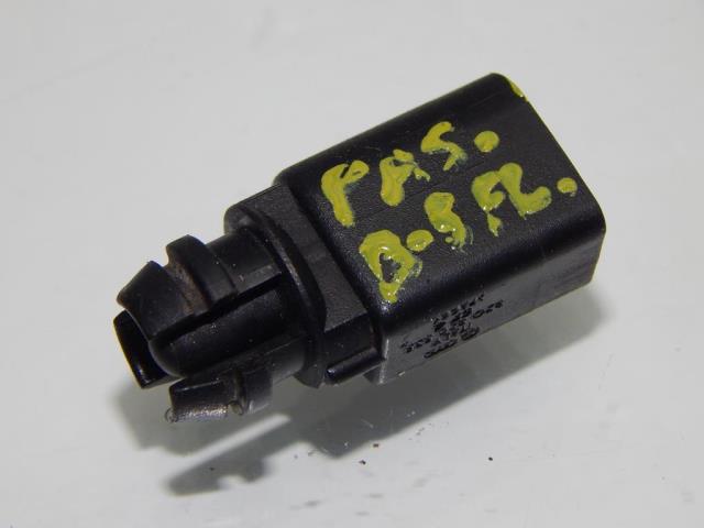 CZUJNIK TEMPERATURY ZEWNĘTRZNEJ VW PASSAT B5 FL