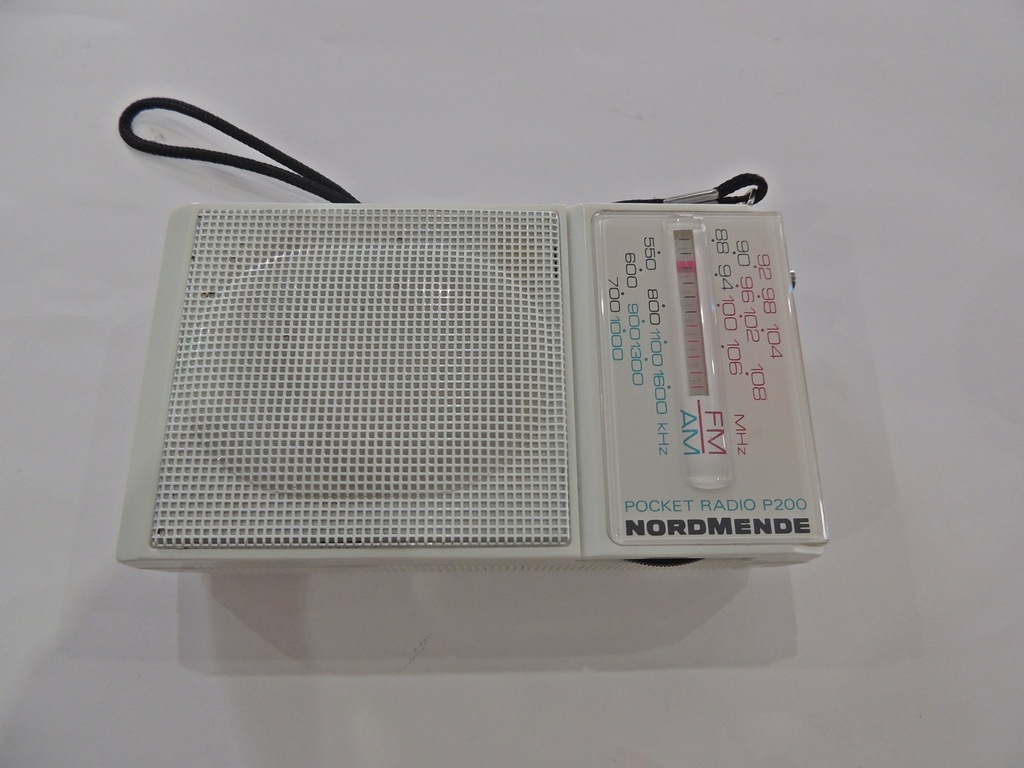 NORDMENDE P200 małe radio na baterie radyjko