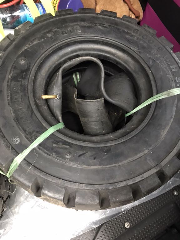 Komplet opon do wózka widłowego 8 i 9 Landmax nowe