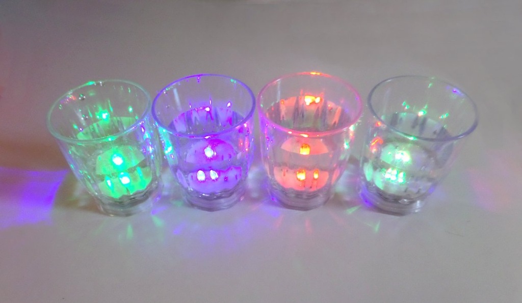 Świecące kieliszki LED do wódki (zestaw 4szt)