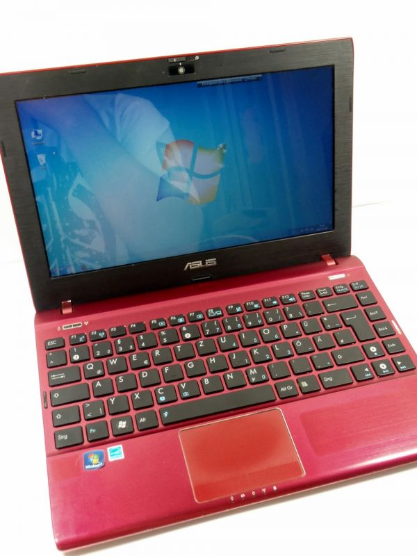 NETBOOK EEE PC ASUS R252B + ŁAD CZERWONY