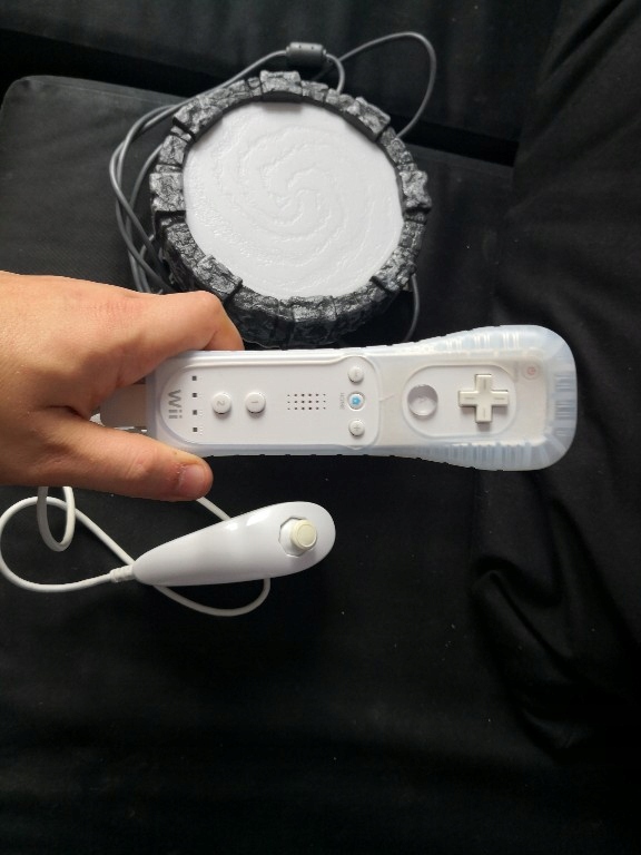 oryginalny Wii Remote + Nunchuck + gratis
