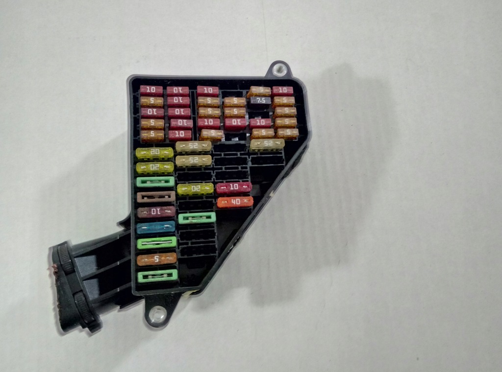 SKRZYNKA BEZPIECZNIKÓW/BEZPIECZNIKI VW POLO IV 6942025782 oficjalne archiwum Allegro