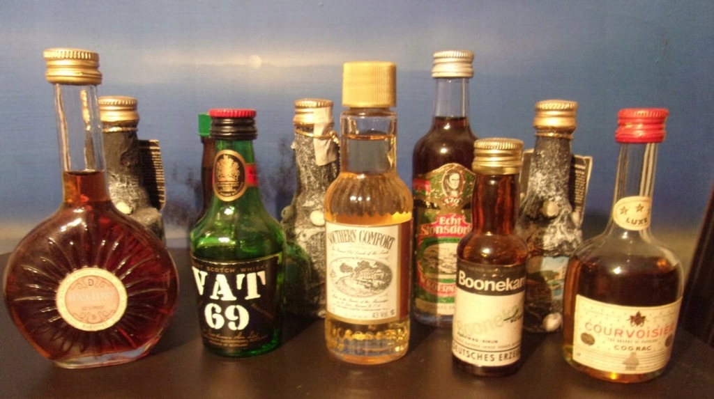 10 miniaturek wódek (alkocholi ) z lat 1970/80