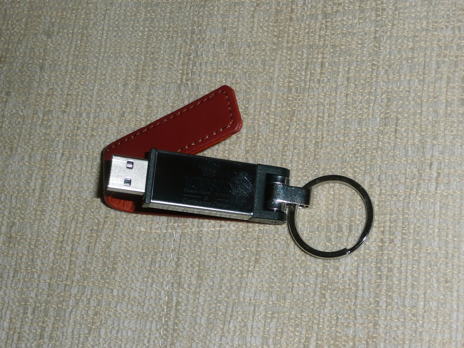 Designerski Pendrive 4GB brelok w skórzanym etui !