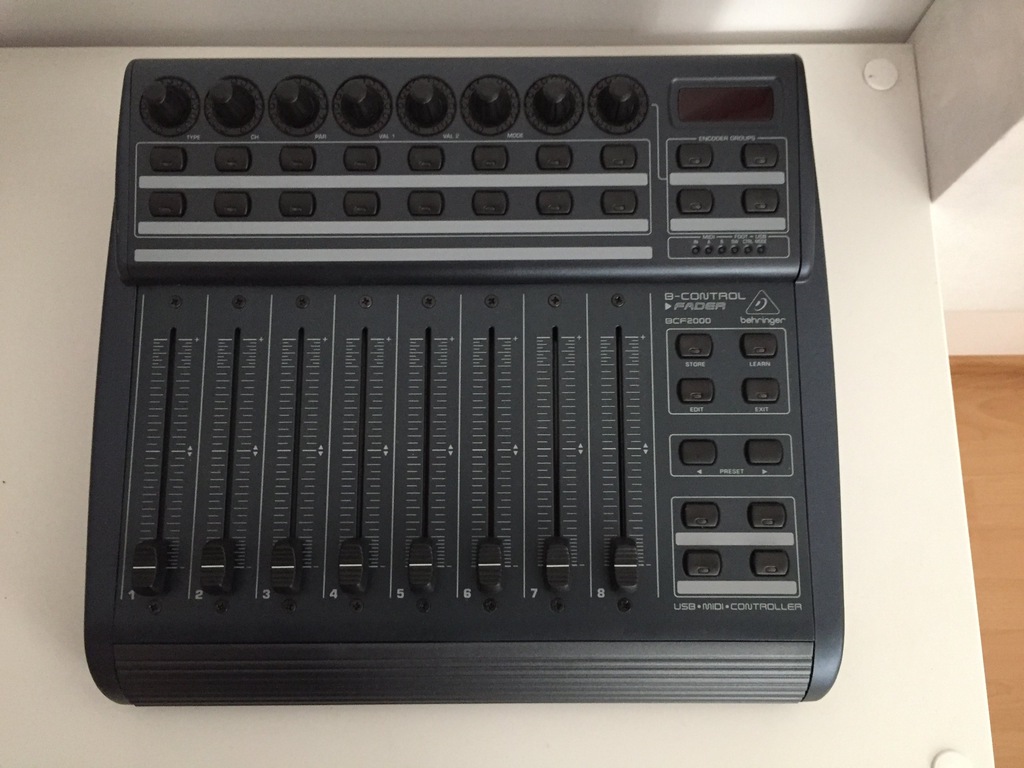 Behringer Pro B-Control Fader BCF2000 kontroler