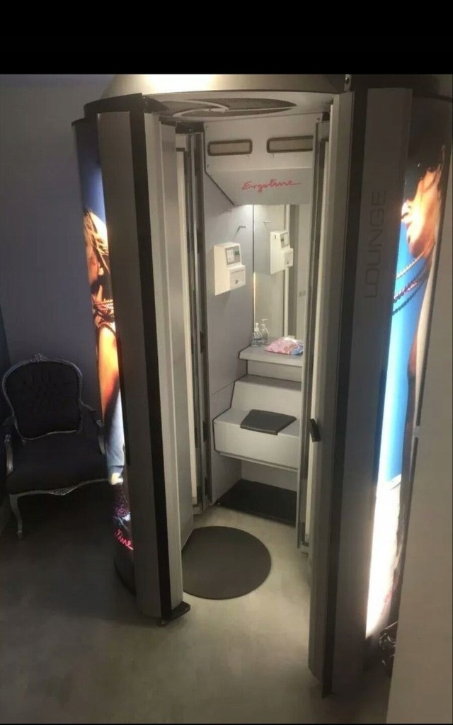 SOLARIUM STOJĄCE ERGOLINE LOUNGE Z PRZEBIERALNIĄ
