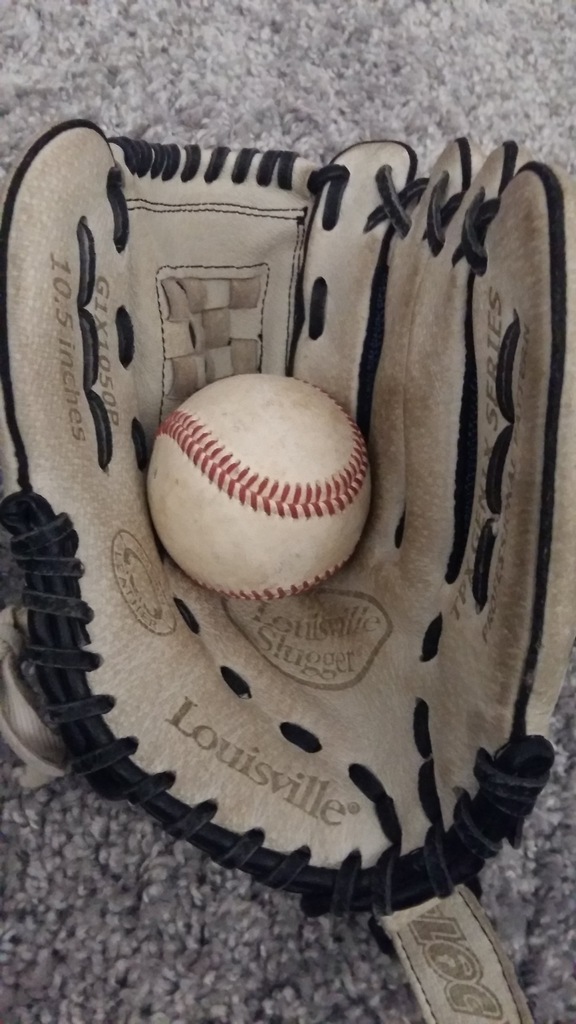 Rękawica baseballowa  + 2 Piłki Gratis