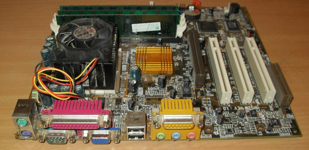 PROCOMP BIS2M I815 + CELERON 667 GHZ + 192 MB