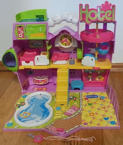 PINYPON - DOMEK - DUŻY HOTEL WAKACYJNY