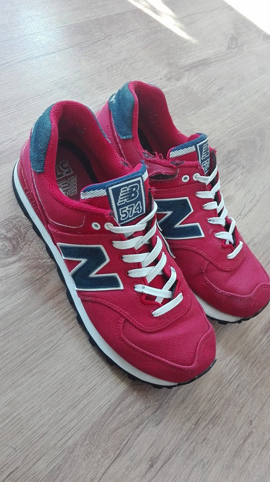 nb 574 czerwone