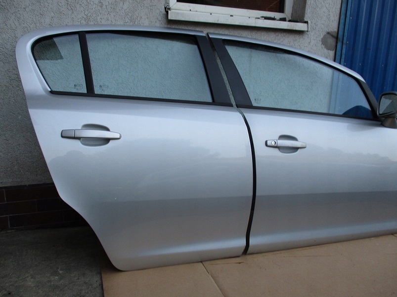 OPEL CORSA D 5D DRZWI PRAWY TYŁ Z157