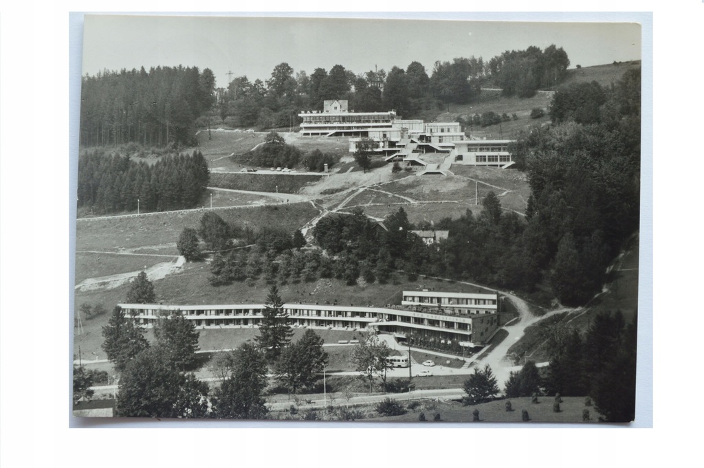 USTROŃ JASZOWIEC - DOM LECZNICZO-WYPOCZYNKOWY ZNP