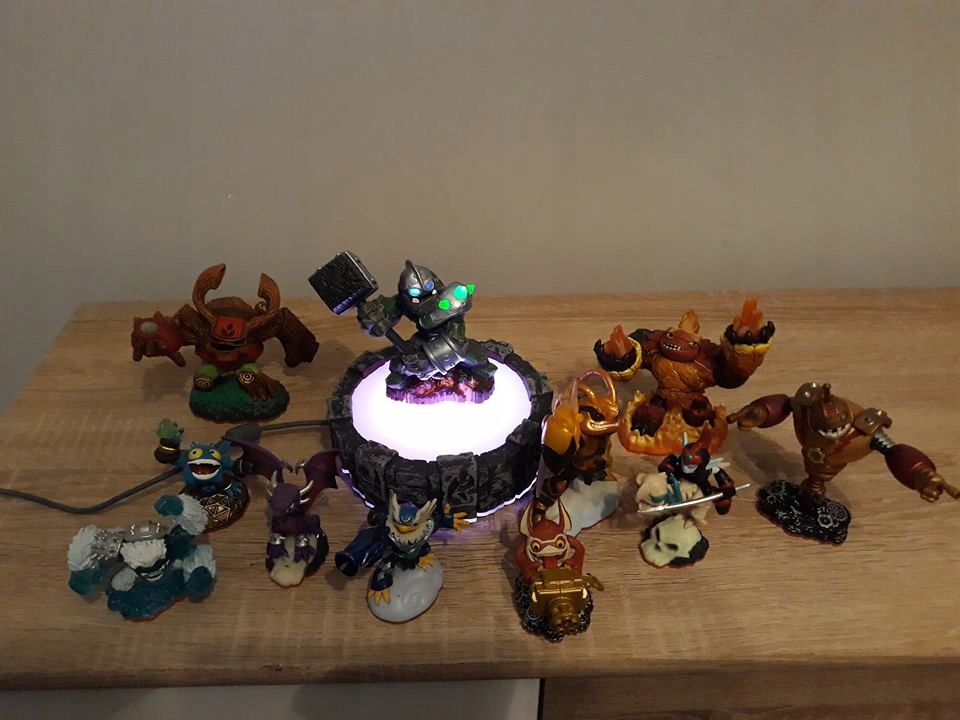 figurki Skylanders Activision zestaw z podstawką
