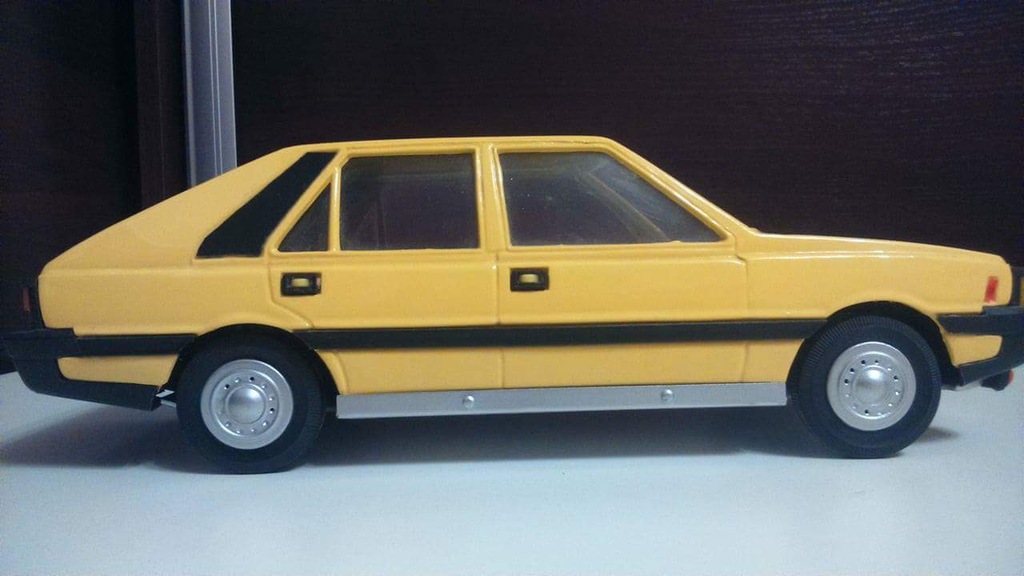 Polonez CZZ skala 1:18
