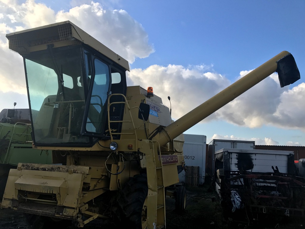 NEW HOLLAND 8040 HEDER KLIMA Z NIEMIEC USZKODZONY