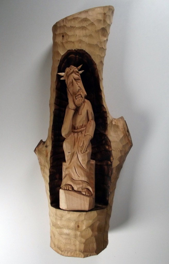 Figurka Chrystus Frasobliwy w pniu drzewa nr. 12