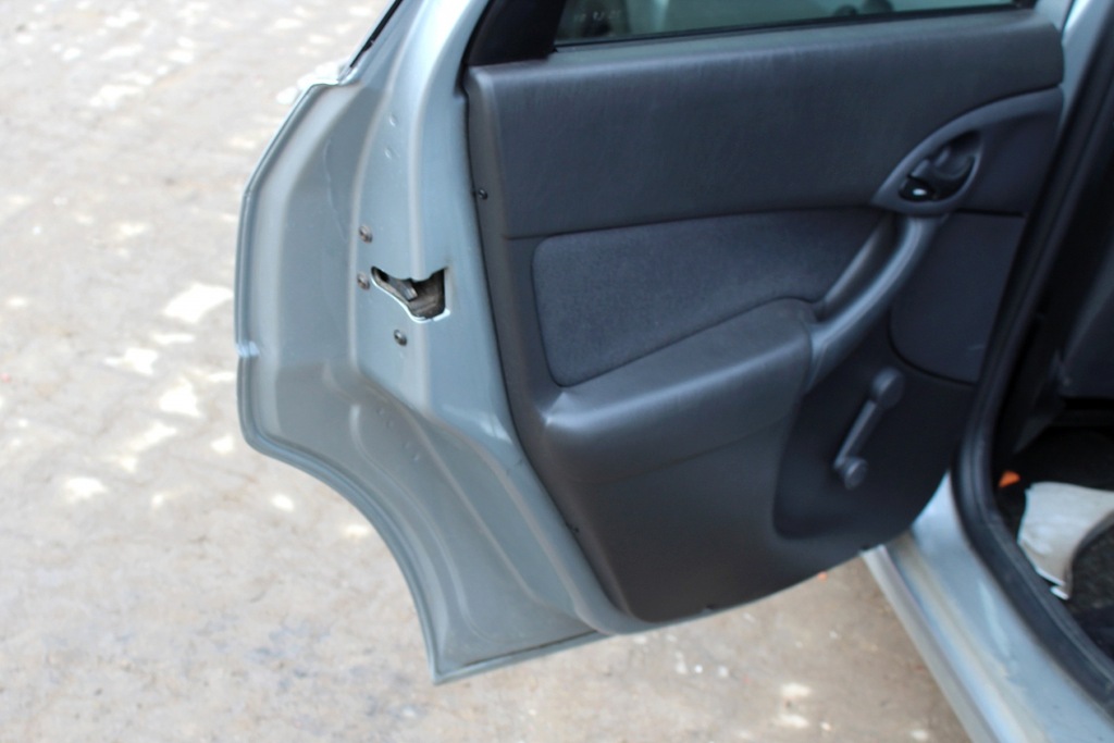 Drzwi tył lewe Ford Focus MK1 19982004 5D D1 7246101515