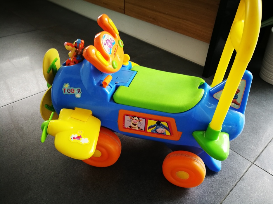 Jeździk pchacz auto Kubuś Puchatek chodzik świeci
