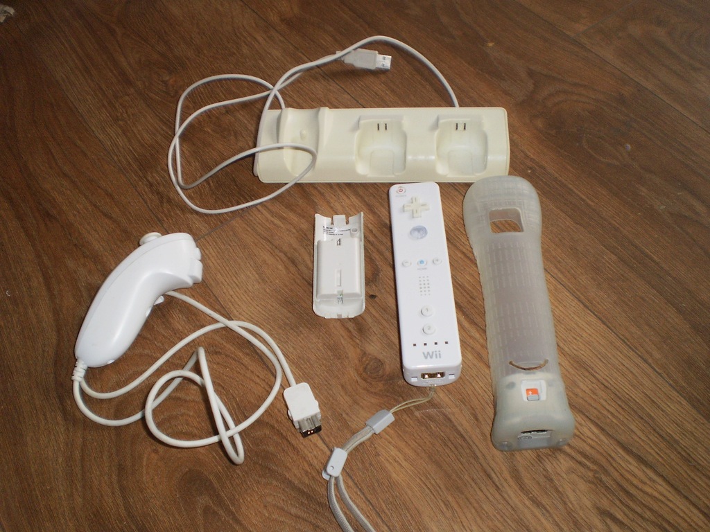 Wii Remote Motion Plus Nunchuk Ladowarka Z Akum 7353568990 Oficjalne Archiwum Allegro