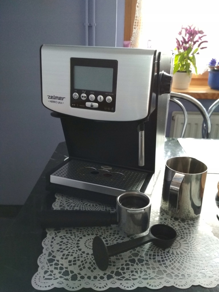 Ekspres do kawy Zelmer 18 bar 1130-1350 W wyśw.LCD