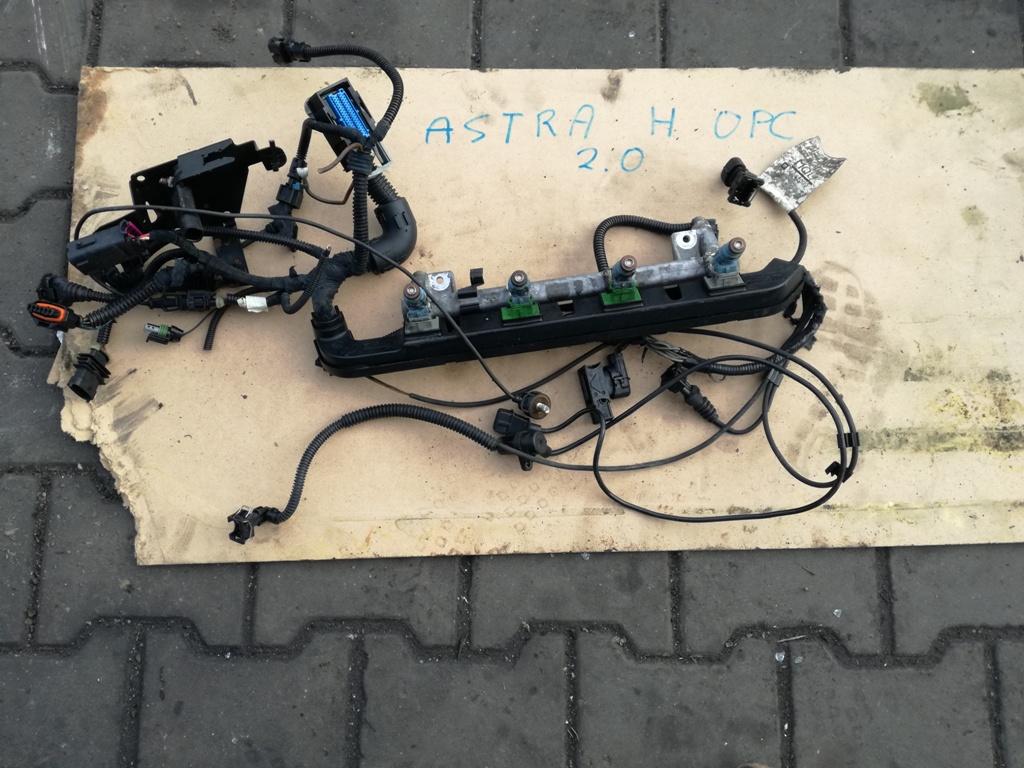 ASTRA H 2.0 240KM OPC LISTWA WTRYSKOWA 90411551