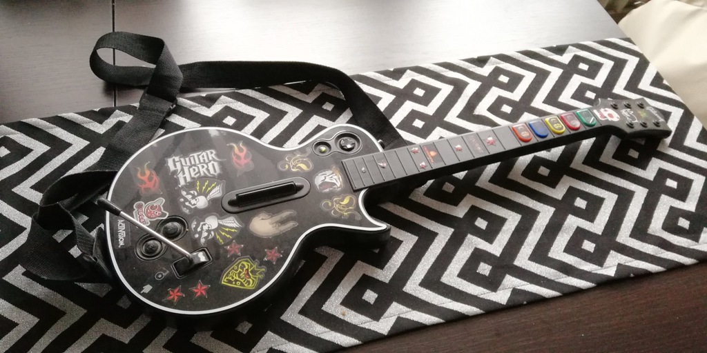 Bezprzewodowa gitara Guitar Hero XBOX360