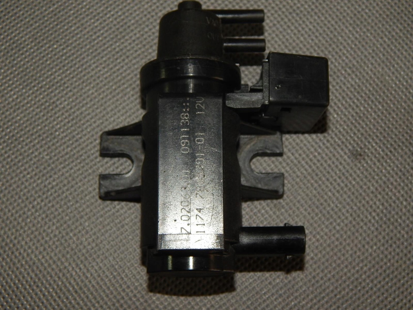 BMW 1 E-87 VALVE SOLENOID VALVE 70206301
