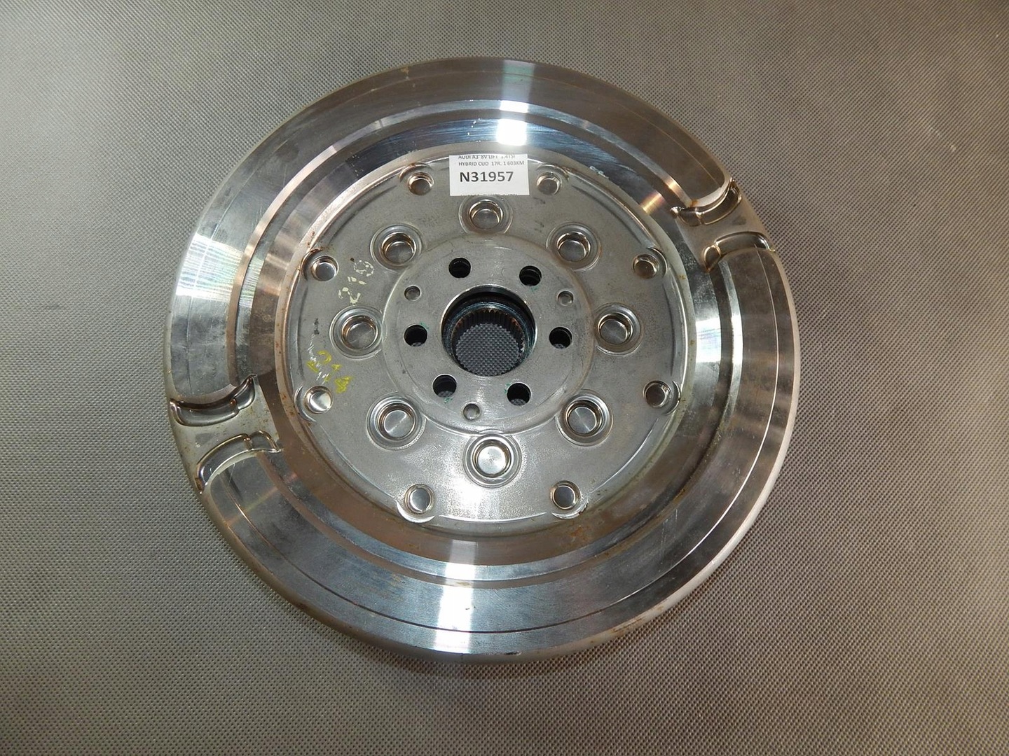 AUDI A3 8V DUAL-MASS WHEEL 04E105266P