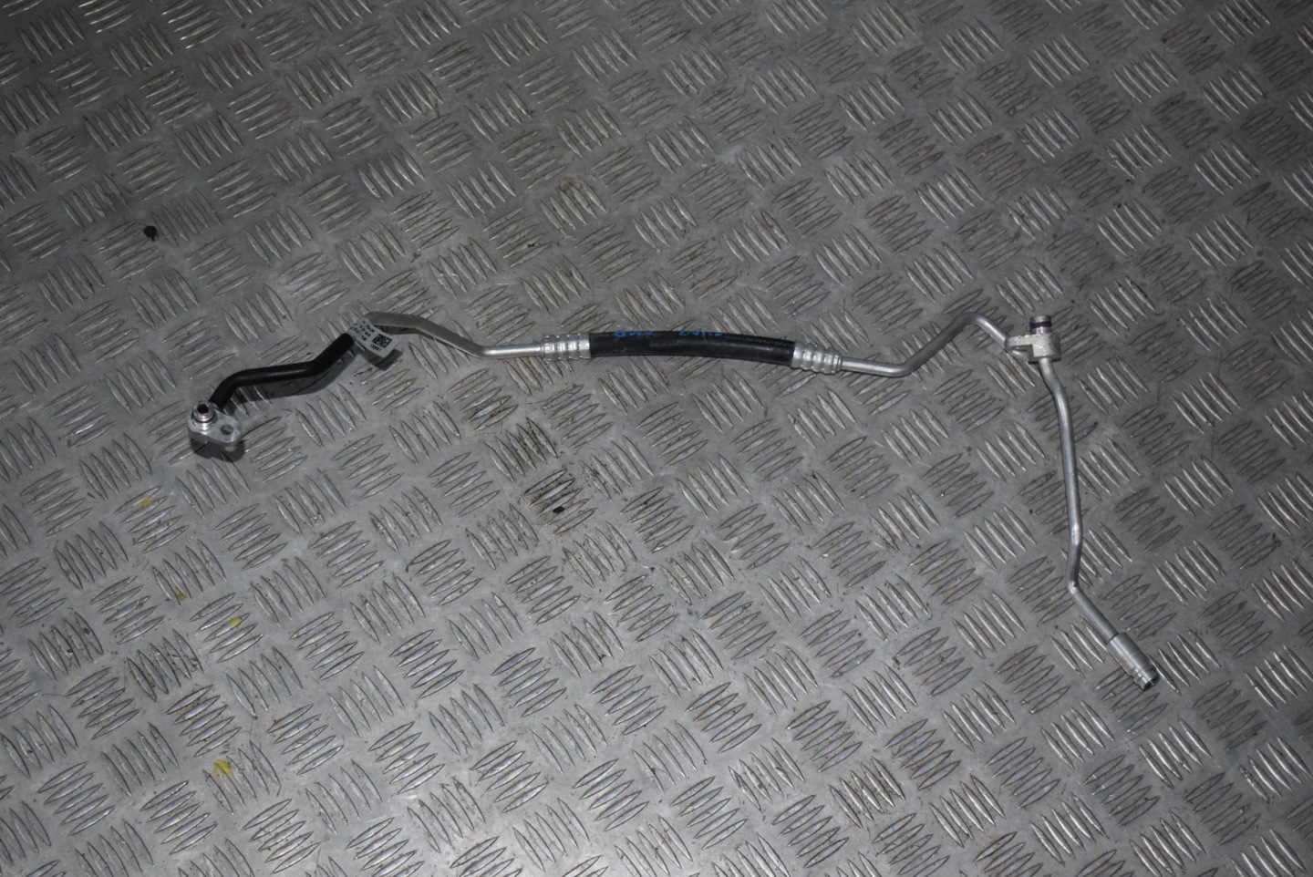 vedení klimatizaci AUDI A4 B9 8W0 8W0820720A