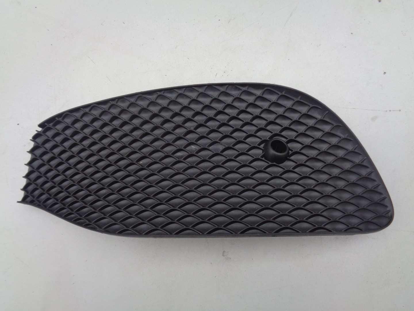 grid of a bumper left MERCEDES E-KLASA W213 16