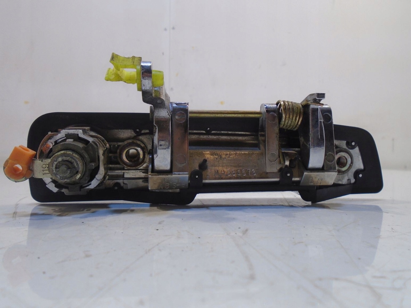 handle exterior left front PAJERO PININ MR384673
