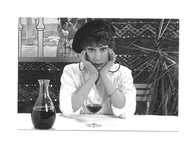 Pocztówka - Aktorka Sacha Balthuis / portret z karafką