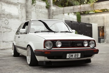 Уплотнитель заднего правого стекла VW Golf 2 3D